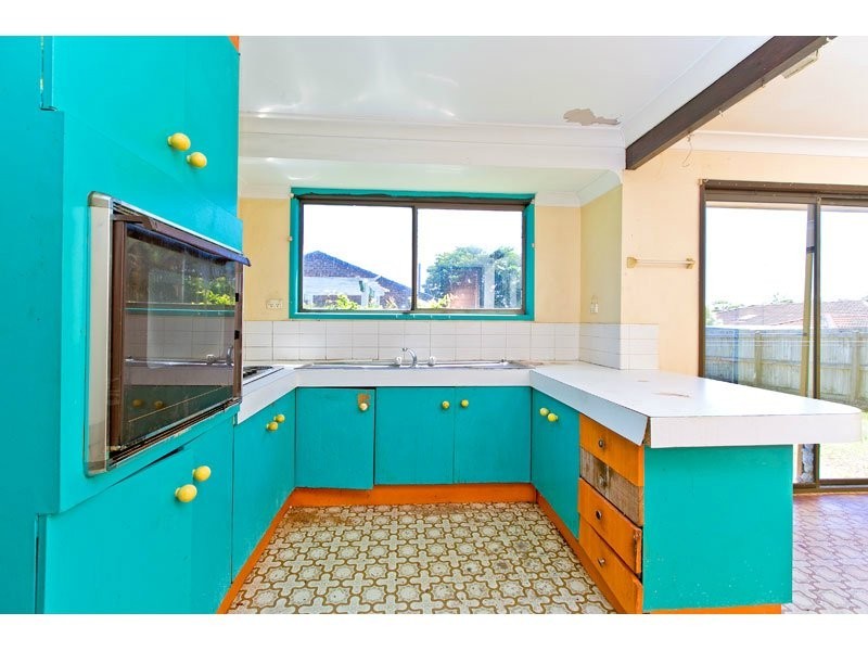 8 Angela Cres, Cleveland QLD 4163