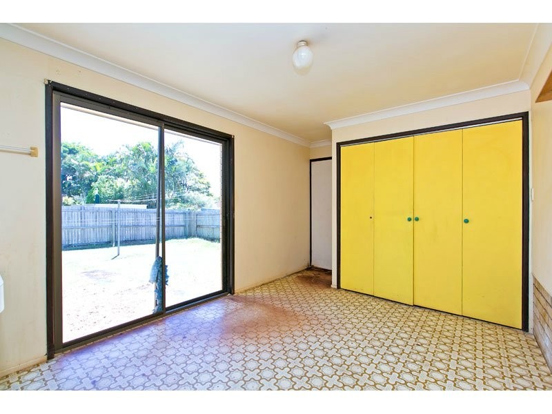 8 Angela Cres, Cleveland QLD 4163