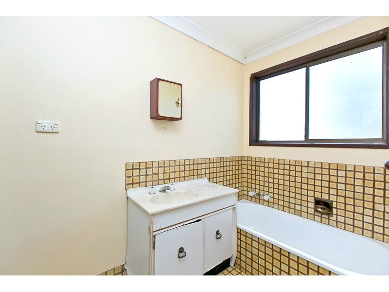 8 Angela Cres, Cleveland QLD 4163