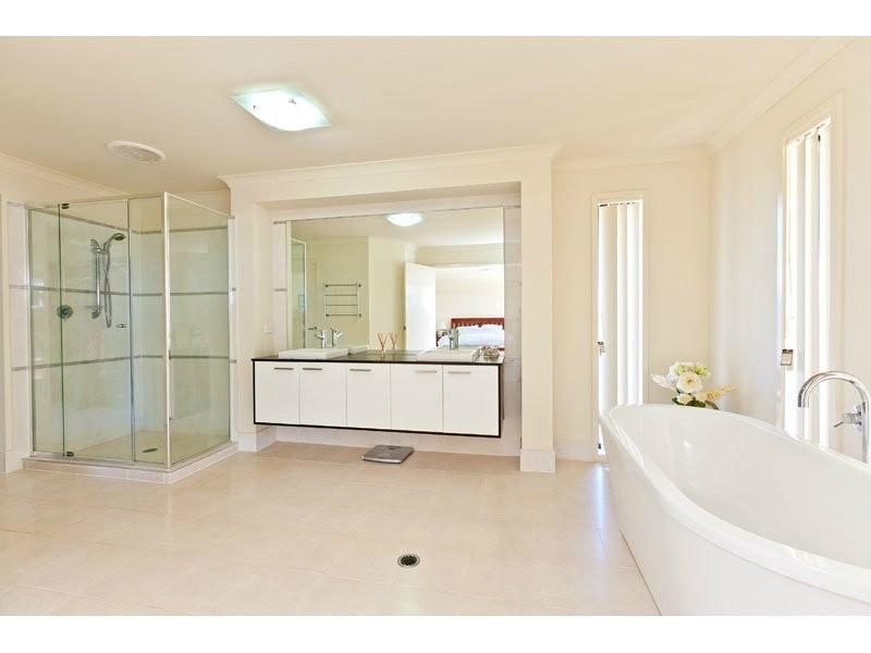 20 Bedarra Street, Redland Bay QLD 4165