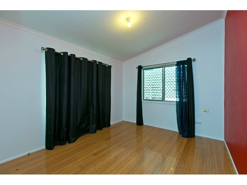 22 Bay Street, Redland Bay QLD 4165