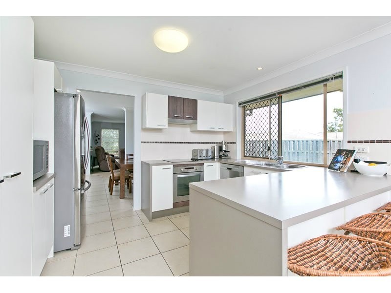 37 Aqua Crescent, Redland Bay QLD 4165