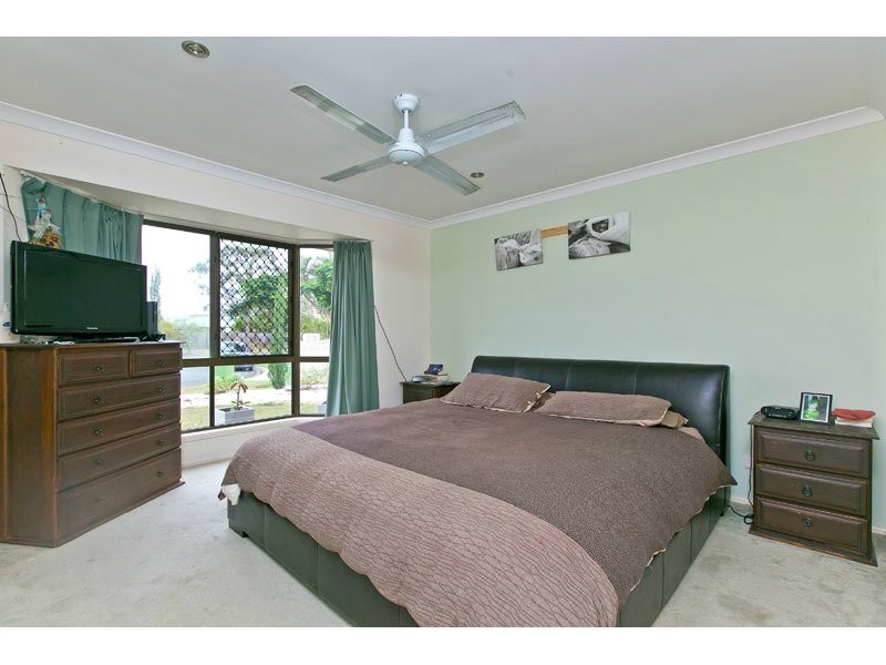5 Gleneagles Crt, Redland Bay QLD 4165