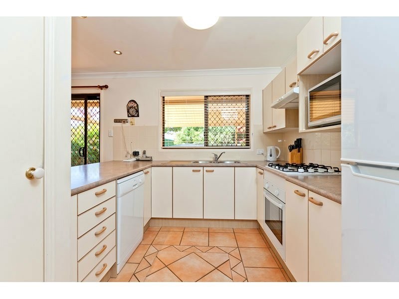 5 Gleneagles Crt, Redland Bay QLD 4165