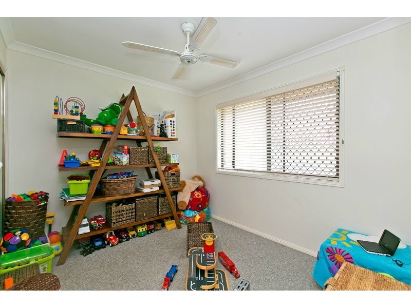 5 Gleneagles Crt, Redland Bay QLD 4165