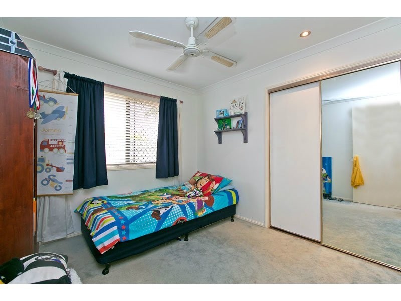 5 Gleneagles Crt, Redland Bay QLD 4165