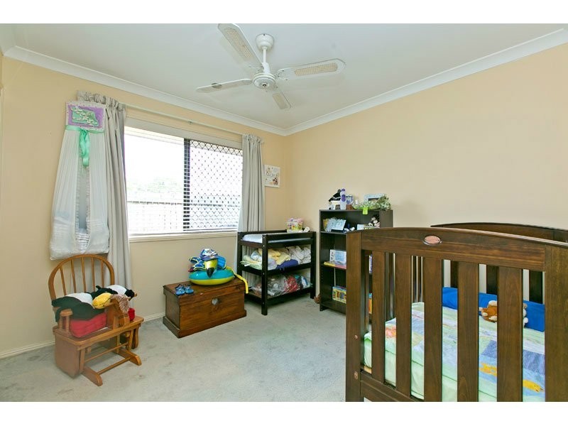 5 Gleneagles Crt, Redland Bay QLD 4165