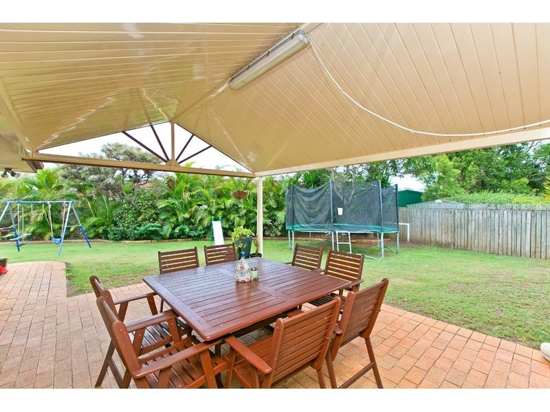 5 Gleneagles Crt, Redland Bay QLD 4165