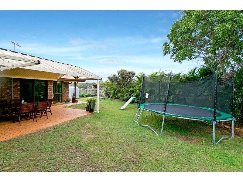 5 Gleneagles Crt, Redland Bay QLD 4165