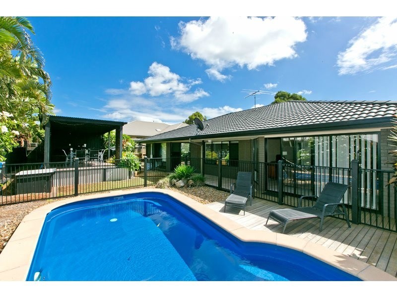 4 Foote Street, Redland Bay QLD 4165