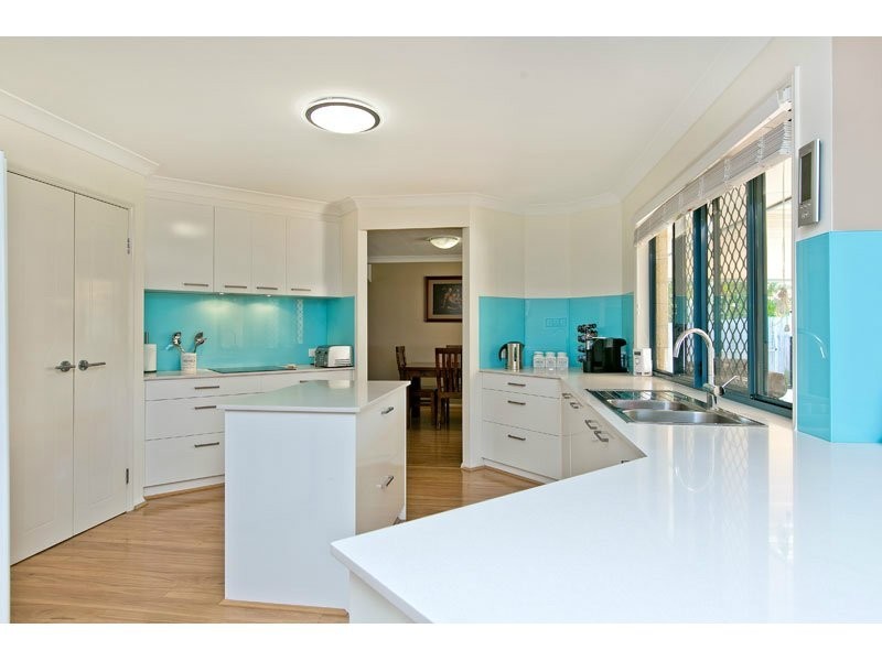 4 Veitch Close, Wellington Point QLD 4160