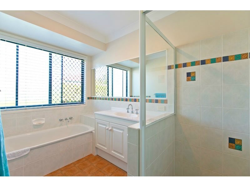 4 Veitch Close, Wellington Point QLD 4160