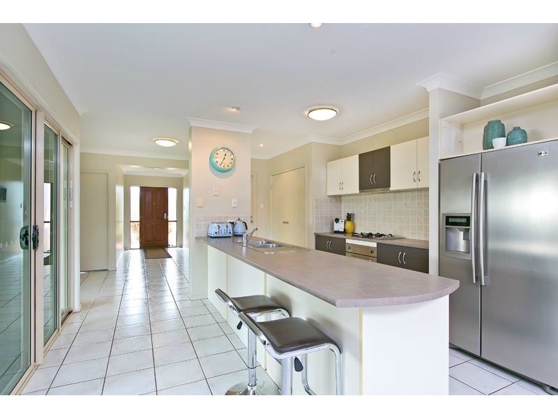 7 Caswell Cres, Redland Bay QLD 4165