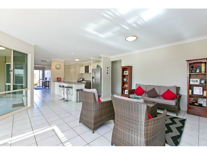 7 Caswell Cres, Redland Bay QLD 4165