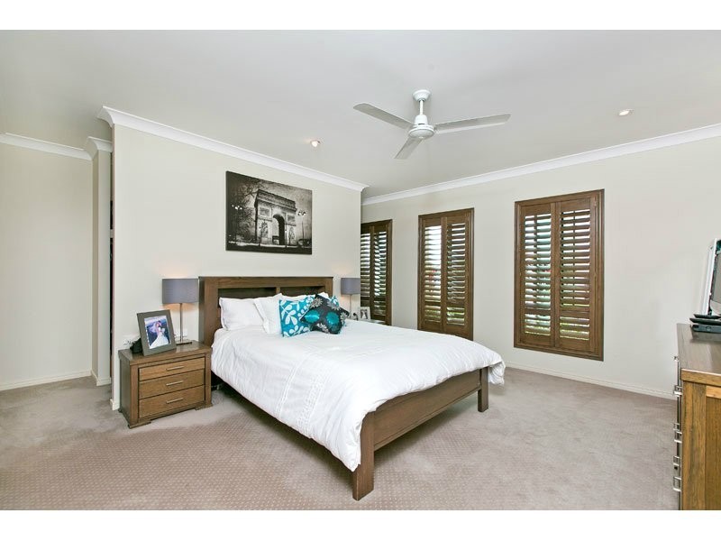 7 Caswell Cres, Redland Bay QLD 4165