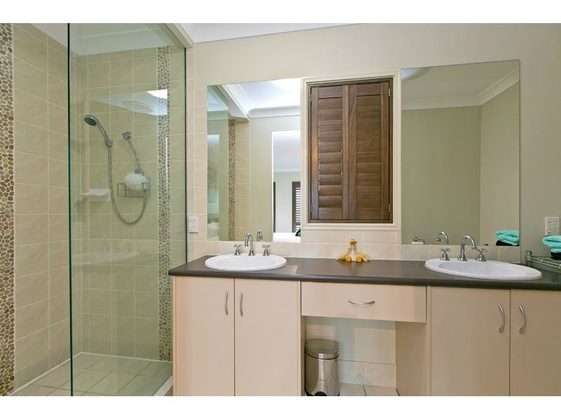 7 Caswell Cres, Redland Bay QLD 4165