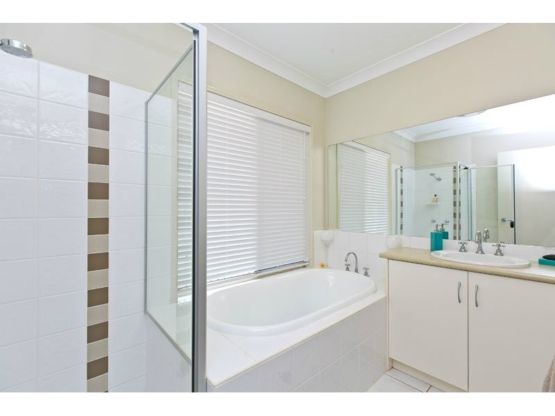 7 Caswell Cres, Redland Bay QLD 4165