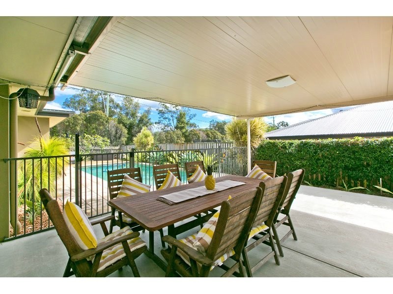 7 Caswell Cres, Redland Bay QLD 4165