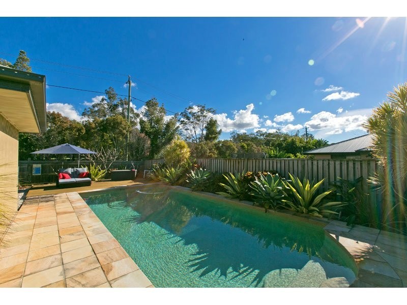 7 Caswell Cres, Redland Bay QLD 4165