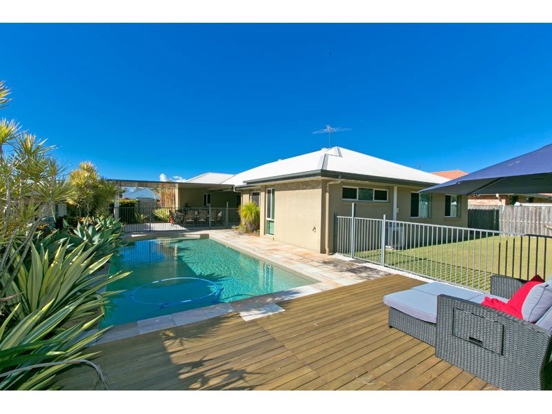 7 Caswell Cres, Redland Bay QLD 4165