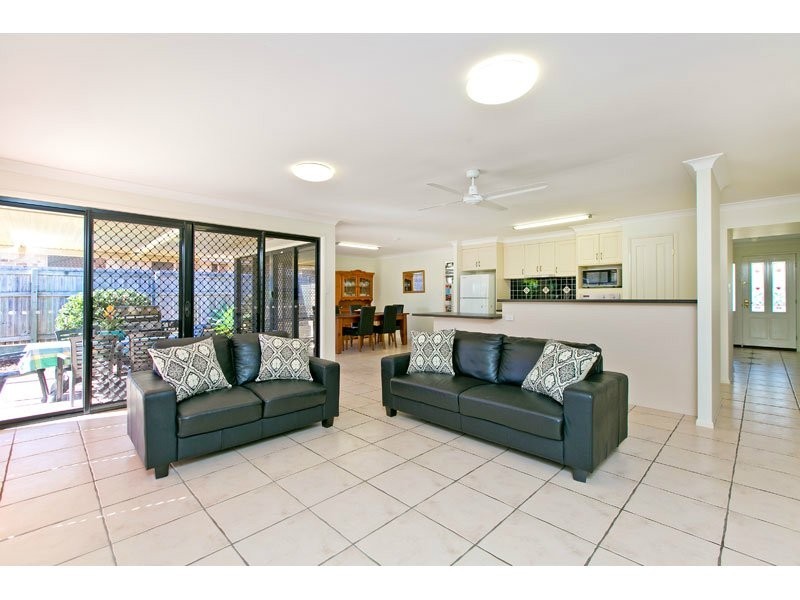11 Burkett Crescent, Victoria Point QLD 4165