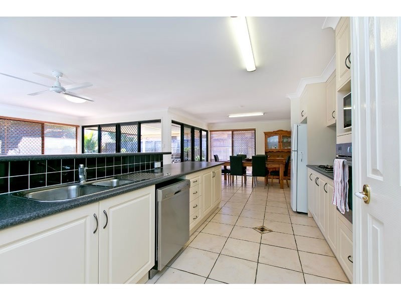 11 Burkett Crescent, Victoria Point QLD 4165