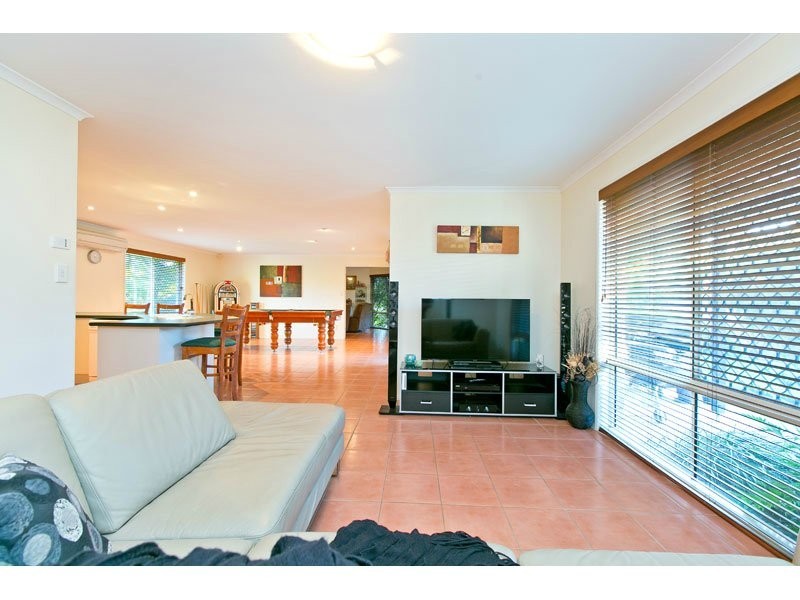 10 Larkspur Street, Redland Bay QLD 4165