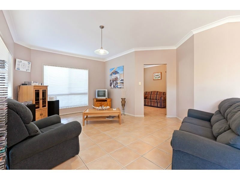 13 Lindeman Place, Redland Bay QLD 4165