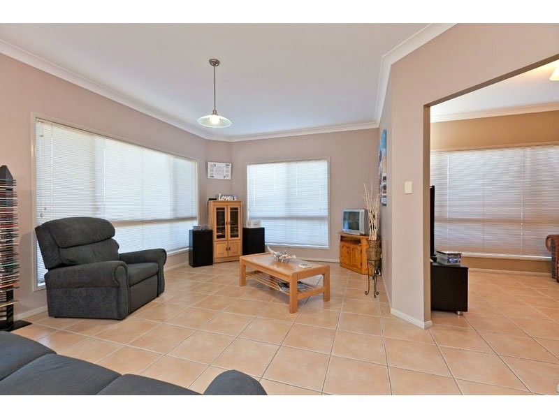 13 Lindeman Place, Redland Bay QLD 4165
