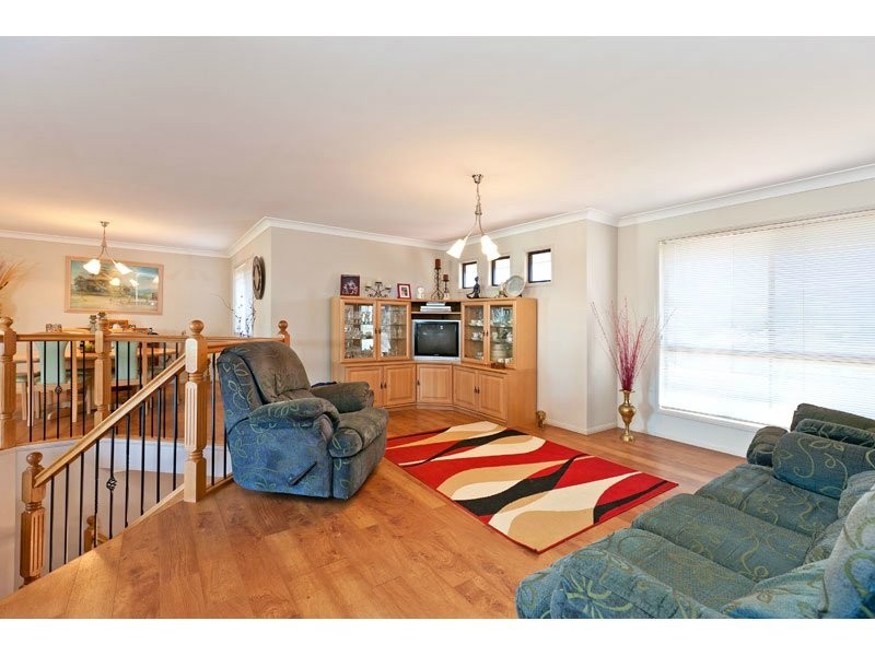 13 Lindeman Place, Redland Bay QLD 4165