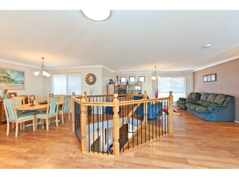 13 Lindeman Place, Redland Bay QLD 4165