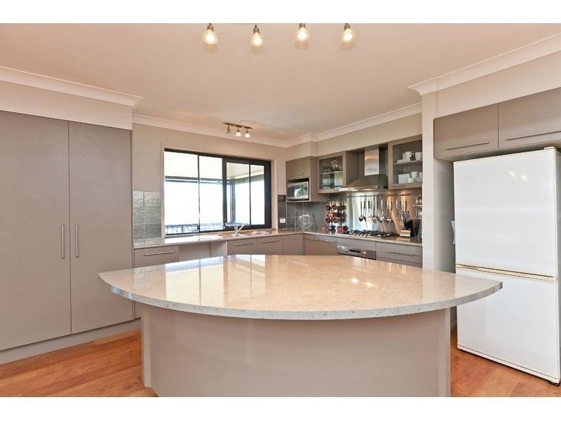 13 Lindeman Place, Redland Bay QLD 4165