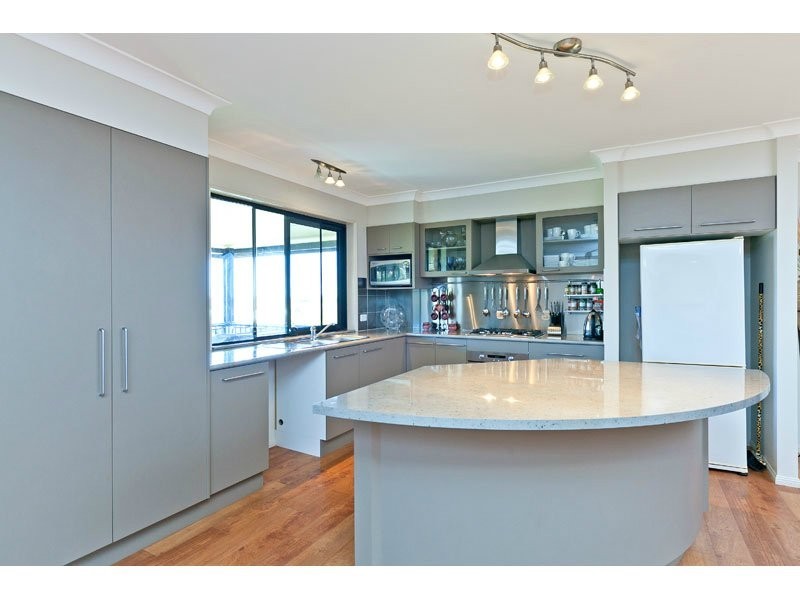 13 Lindeman Place, Redland Bay QLD 4165