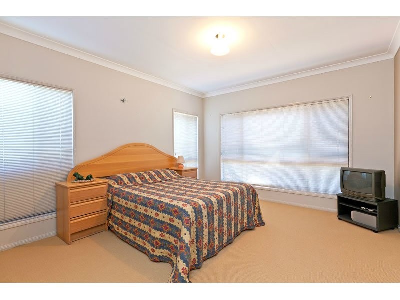 13 Lindeman Place, Redland Bay QLD 4165