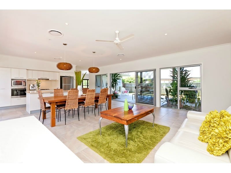 11 Franklin Street, Wakerley QLD 4154