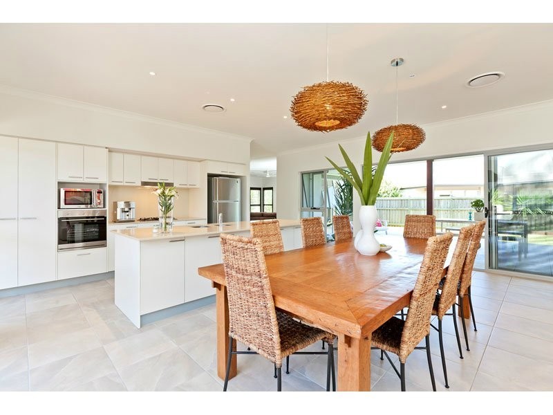 11 Franklin Street, Wakerley QLD 4154