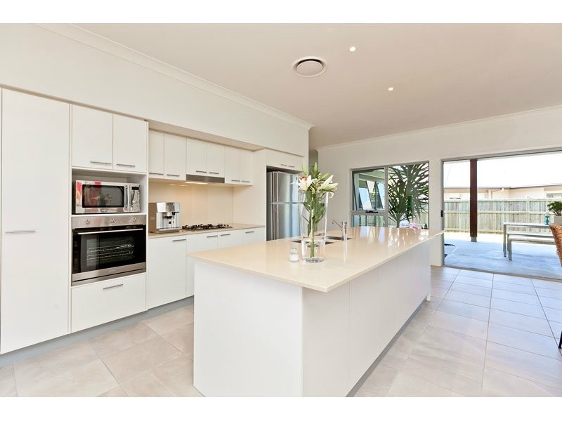 11 Franklin Street, Wakerley QLD 4154