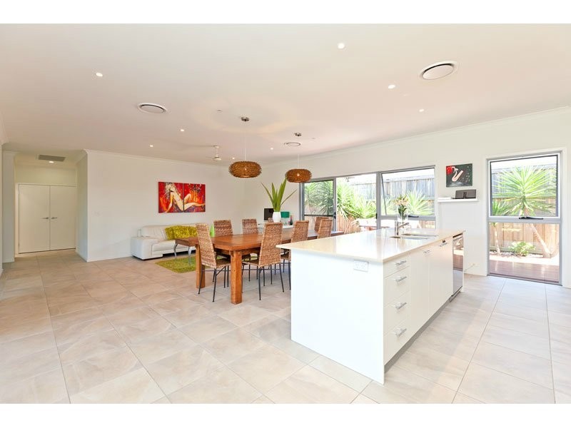 11 Franklin Street, Wakerley QLD 4154