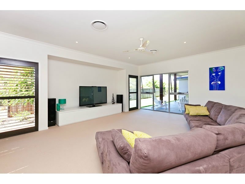 11 Franklin Street, Wakerley QLD 4154