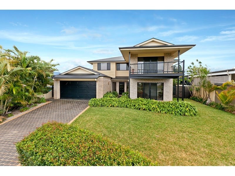 2 Seagrass Place, Redland Bay QLD 4165