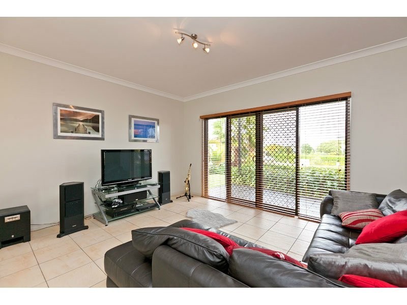 2 Seagrass Place, Redland Bay QLD 4165