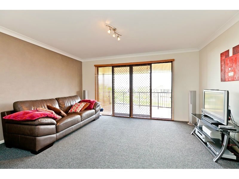 2 Seagrass Place, Redland Bay QLD 4165