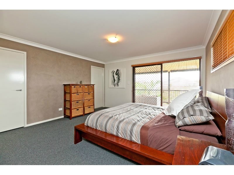 2 Seagrass Place, Redland Bay QLD 4165