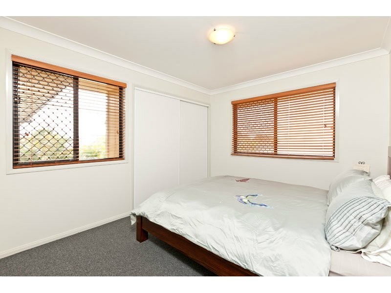 2 Seagrass Place, Redland Bay QLD 4165