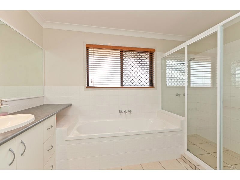 2 Seagrass Place, Redland Bay QLD 4165