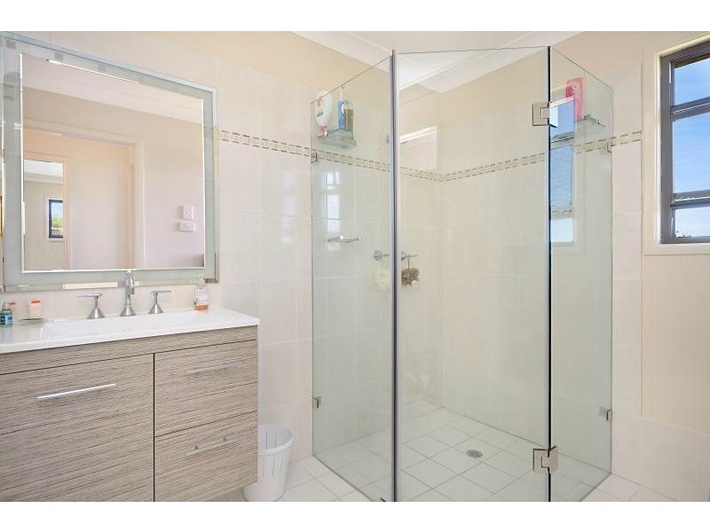 18 Sylvania Street, Wellington Point QLD 4160