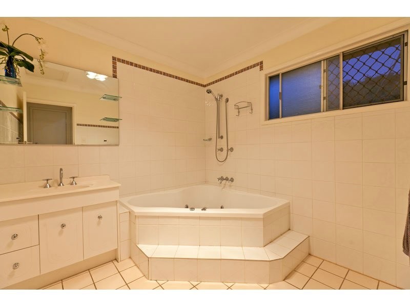 26 Drevesen Ave, Cleveland QLD 4163
