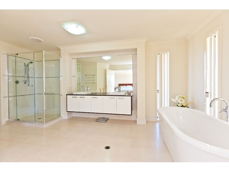20 Bedarra Street, Redland Bay QLD 4165