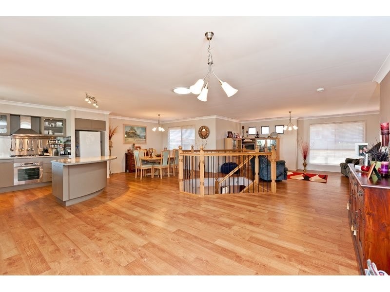 13 Lindeman Place, Redland Bay QLD 4165