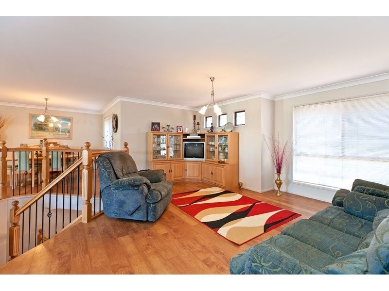 13 Lindeman Place, Redland Bay QLD 4165